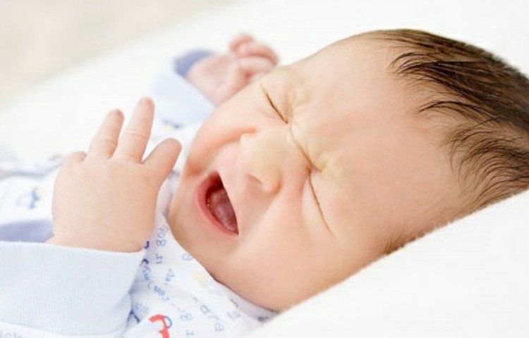 Какие симптомы сопровождают акне у новорожденных